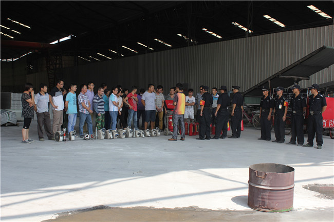 應急消防演練，保車間安全生產(chǎn)