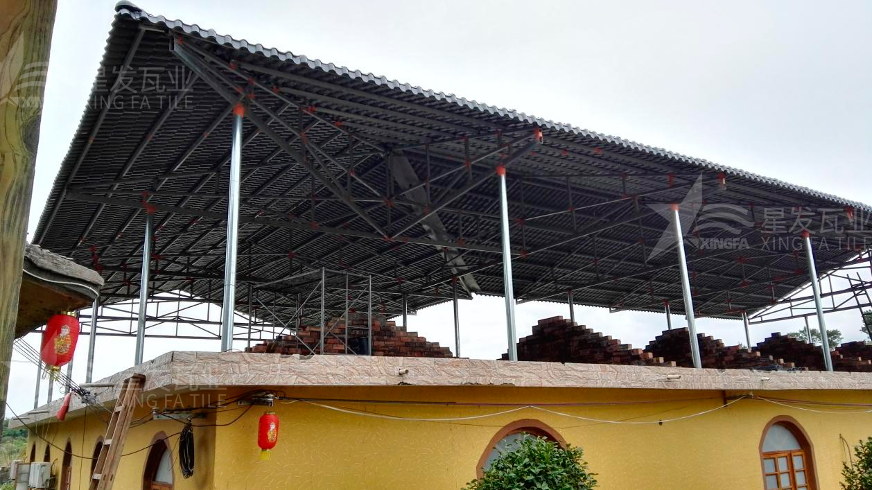 “鋼結(jié)構(gòu)+合成樹脂瓦”屋面建筑體系已被普遍應(yīng)用，促進(jìn)行業(yè)發(fā)展