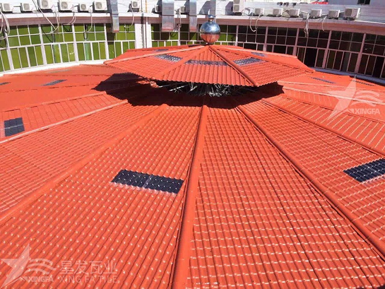 樹(shù)脂瓦的灰底和白底之間的比較：價(jià)格和質(zhì)量上有何差異？