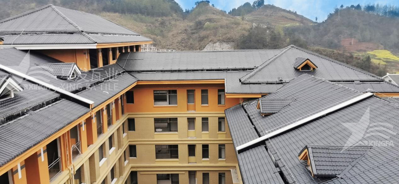 揭秘！包工包料安裝合成樹(shù)脂瓦每平方需要多少錢(qián)？