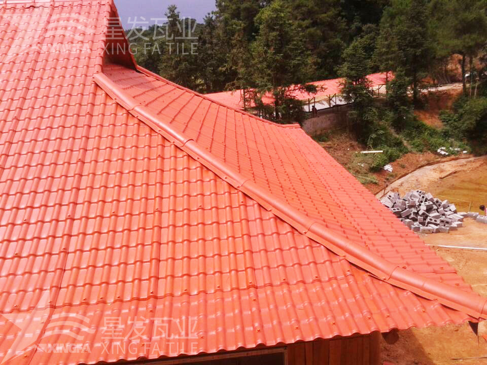 潮濕天氣不是問題！樹脂瓦輕松應(yīng)對(duì)挑戰(zhàn)！