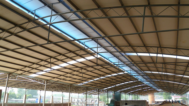 遇上雷陣雨時，屋面上的絕緣樹脂瓦是否安全？是否導電？